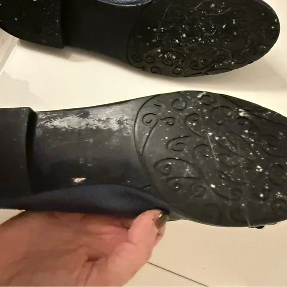 Elegant navy Leather Brighton ballet flats with flower embellishment - Picture 4 of 5